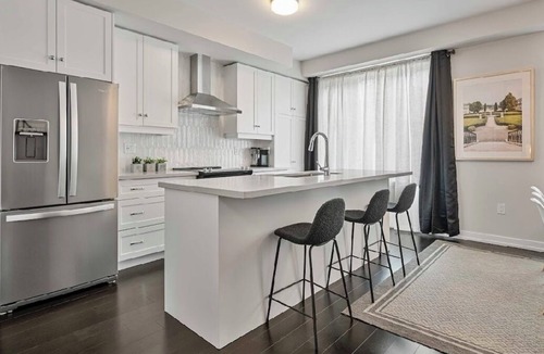 Mount Pleasant House | Executive Townhouse on a Ravinenn