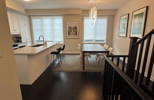 Mount Pleasant House | Executive Townhouse on a Ravinenn