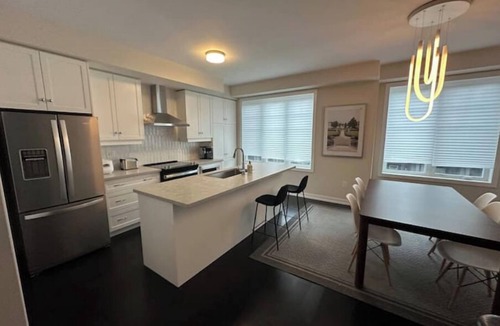 Mount Pleasant House | Executive Townhouse on a Ravinenn