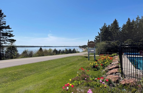 Stanhope Cottage | Executive Two-Bedroom Cottage (Cottage 11)