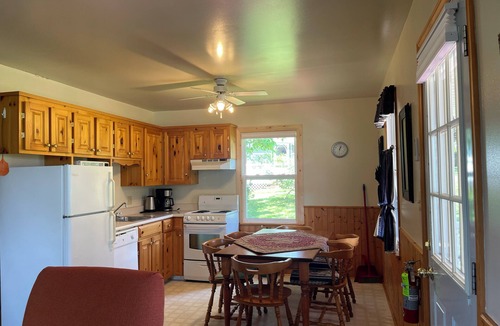 Stanhope Cottage | Executive Two-Bedroom Cottage (Cottage 12)