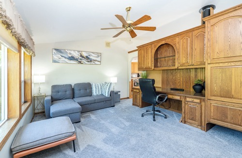 Marysville House | EXECUTIVE VILLA: SCENIC VIEWS FROM DECK!n