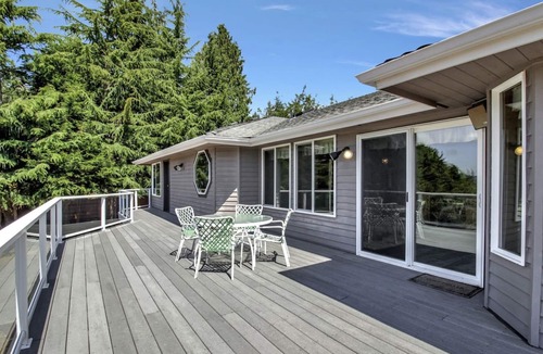 Marysville House | EXECUTIVE VILLA: SCENIC VIEWS FROM DECK!n