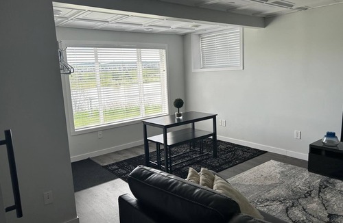 Evanston House | Executive Walkout Basement - Close to Banff