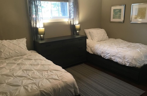 Hawkwood House | Executive Walkout Suite In The NW