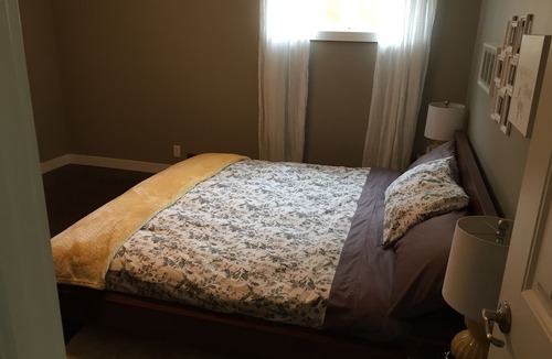 Hawkwood House | Executive Walkout Suite In The NW