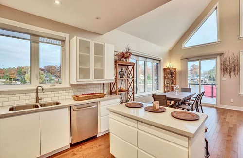 Wasaga Beach Cottage | EXECUTIVE WATERFRONT LIVING AT ITS FINEST! WELCOME to this immaculate home!
