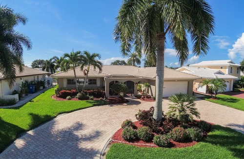 St. Petersburg House | Executive Waterfront (Sailboat Water) Home on Tampa Bay