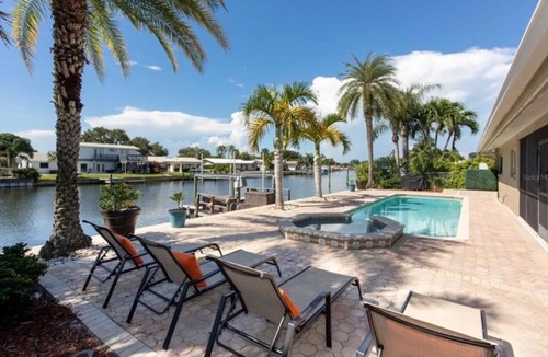 St. Petersburg House | Executive Waterfront (Sailboat Water) Home on Tampa Bay