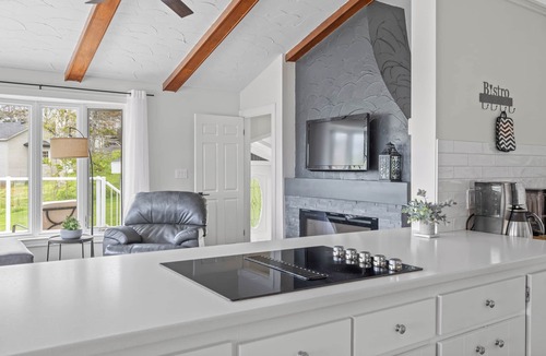 Granville House | Executive Waterfront Home