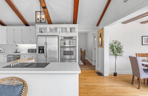 Granville House | Executive Waterfront Home