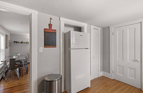 Exeter Apartment | Exeter 2nd Floor 2 Bed, 1 Bath- Pet Friendly