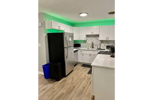 Yalesville Apartment | Exhilarating Emerald & Gold Apt! No cleaning fee