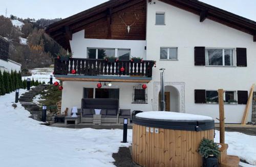 Engadin Scoul House | Exklusives Berg-Bijou mit Bergblick mit privaten Wellnessbereich Hot Tube und Sauna -Hunde herzlich Willkommen mit eingezäunten Grundstück