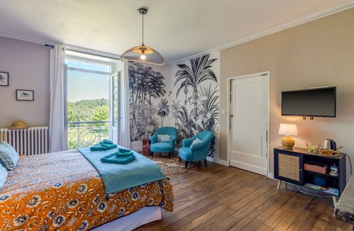 Savignac-les-Eglises Apartment | "Exotic" Room with Shared Terrace, Shared Garden, and Wi-Fi