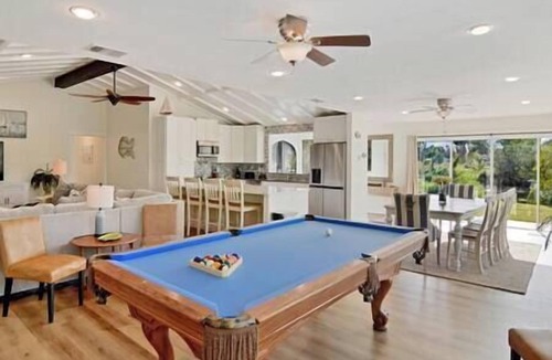 Buckingham House | Exotic Water Front Getaway! Sleeps 14