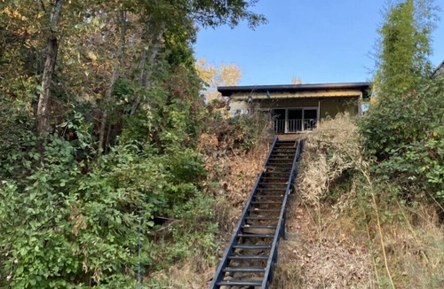 Salem House | Exotic Waterfront Getaway