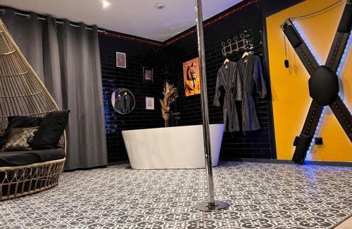 Aubie-et-Espessas Apartment | Expérience 50 Nuances de Grey, Play & Spa