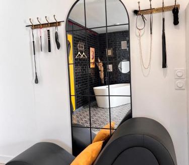 Aubie-et-Espessas Apartment | Expérience 50 Nuances de Grey, Play & Spa