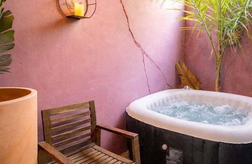 Saint-Jean-les-Deux-Jumeaux Apartment | Expérience Sensuelle & Immersive pour 2 à 4 pers