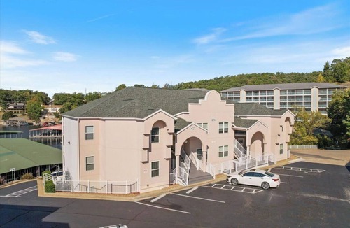 Lake Ozark Condo | Expansive 3-bedroom condo offering breathtaking main channel views at Lake Ozark