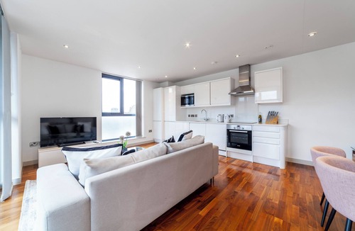 Victoria Apartment | Expansive 3BR sanctuary flat in Hackney