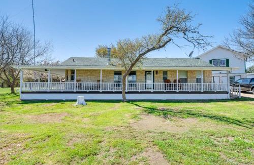 Oatmeal House | Expansive Bertram Retreat w/Pool, on 28 Acres!