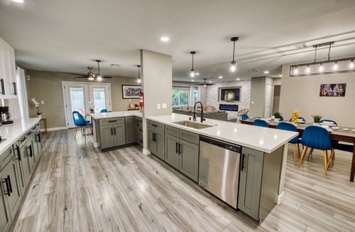 Paradise Villa | Expansive Contemporary Retreat