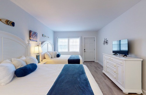 Lower Township Hotel | Expansive Double King Room for a Luxurious Group Stay