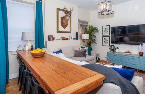 Highland Park House | Expansive Essential Triplex near T