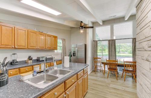 Florence House | Expansive Family Home: 6 Mi to Dtwn Florence!