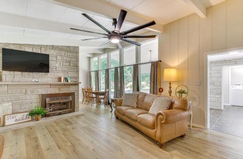 Florence House | Expansive Family Home: 6 Mi to Dtwn Florence!