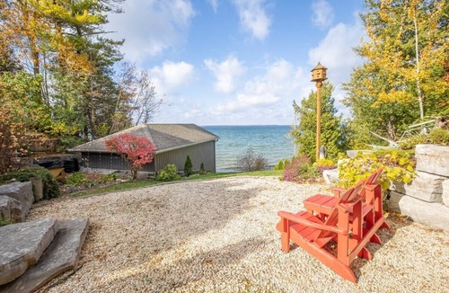 Brock House | Expansive Four Season 3BR Lakefront Retreat Home
