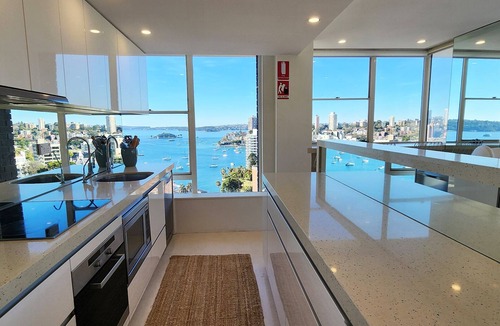 Elizabeth Bay Apartment | Expansive Harbour Views