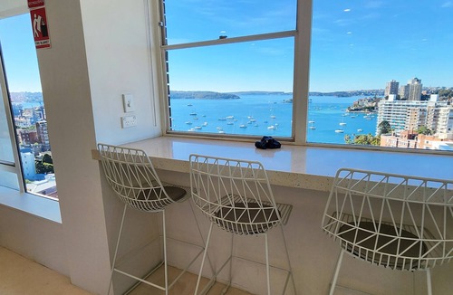 Elizabeth Bay Apartment | Expansive Harbour Views