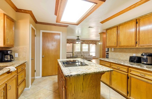 Texas City House | Expansive Home w/Pool Table ~ 15 Mi to Galveston!