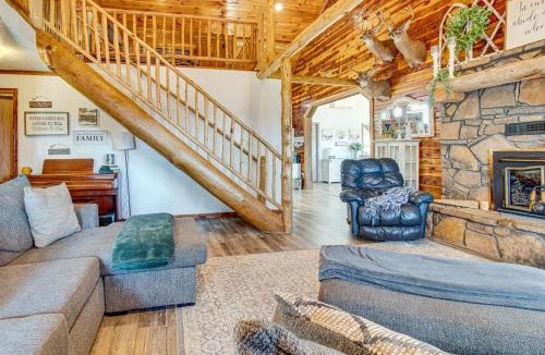 Clarkridge House | Expansive Mountain Home Rental with Yard and Fire Pit!