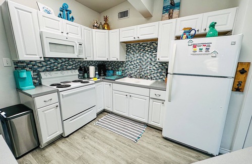 Surfside Beach House | Expansive ocean views from double decks, just steps to beach
