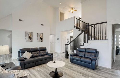 Pilot Point House | Expansive Pilot Point Home w/Fireplace!