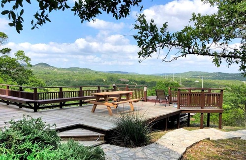 Pipe Creek House | Expansive Ranch near San Antonio Ideal for Texas Hill Country Getaways