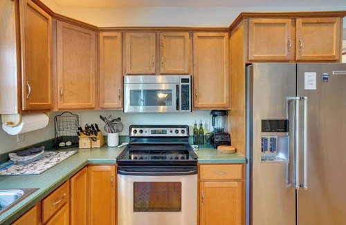 East Greenbush House | Expansive Upstate Home w/Home Theater!