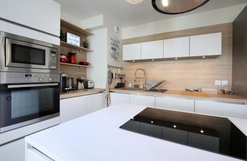 Fontaine Lestang-Bagatelle-Papus-Tabar-Bordelongue Apartment | expat renting - Le Mosaïque - Patte d'Oie - Parking