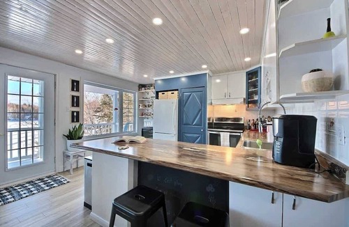Saint-David-de-Falardeau Ski Chalet | Expatrié | Tavata Chalets | calme et lac