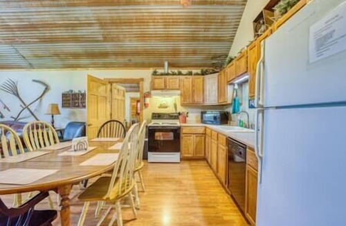 Norfork House | Expedition Suite, Gatherings, River view, Wade-in access