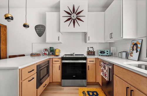 Donelson House | Experience 3 bedroom vibrant mid-century style and rock-n-roll spirit blend.