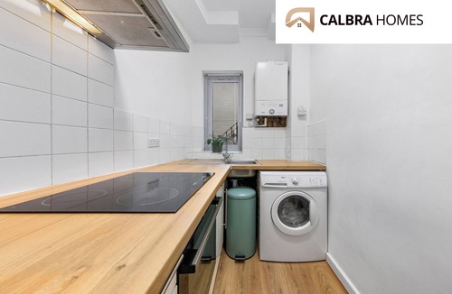 Richmond-upon-Thames Apartment | Experience a beautifully maintained home in a quiet setting,