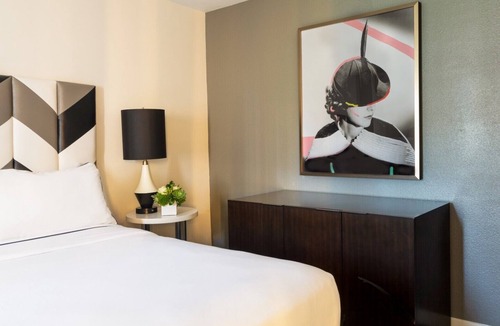 Norma Triangle Hotel | Experience a Luxurious Stay with 3 Modern Units! Rooftop Pool, Pet-friendly!