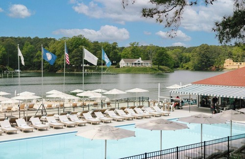 Irvington Hotel | Experience a Suite Designed for Calming Stays | Courtyard, Marina, Free Parking
