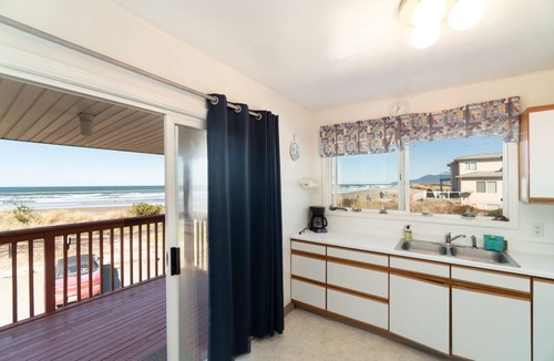 Rockaway Beach Condo | Experience Affordable Pet Friendly Oceanfront Lodging with Amazing Views