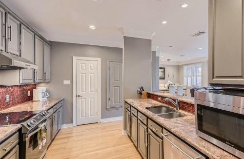 West Campus House | Experience Austin + 3 BR + 5 mins to Downtown!